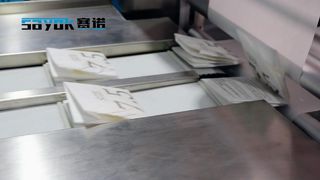 Máquina empacadora de sellos de cuatro lados para guantes quirúrgicos plegables