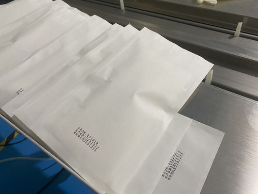 Tamaño de aislamiento del bolso de la exactitud ≤±1mm del embalaje de la máquina de ensacar del lado de la alta precisión