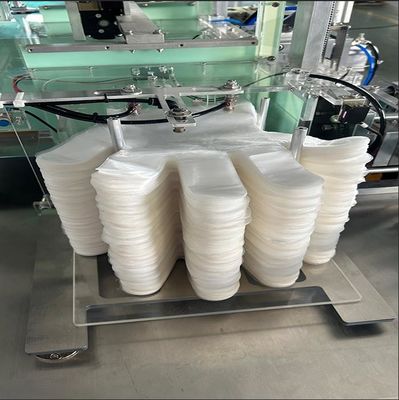 Máquina de embalaje plegable de guantes de PE para diferentes tamaños de guantes Fuente de aire 0,4-0,65MPa Diseño multifuncional